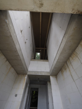 TRHS1 - Eingangsbereich mit Blick ins DG - Baustelle EFH im Rohbauzustand